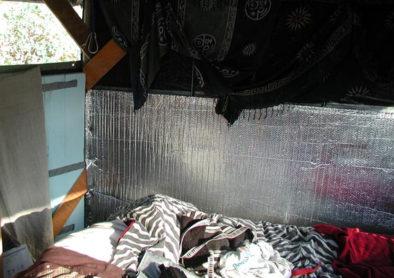 File:Sunny-brae-yurt-insulating1.jpg