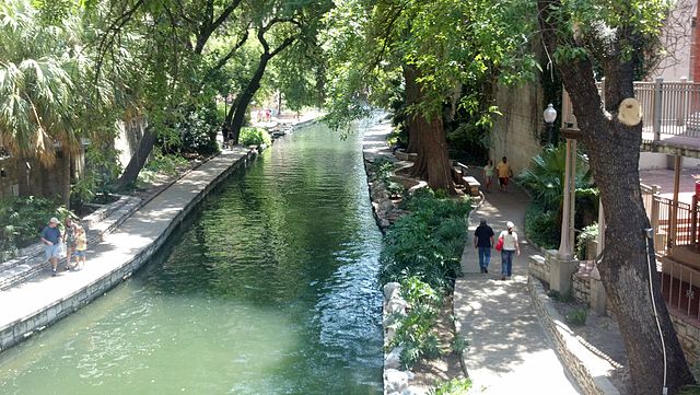 File:A view fo the Riverwalk from street level.jpg