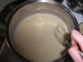 Podgrzej mieszaninę mąki na pastę