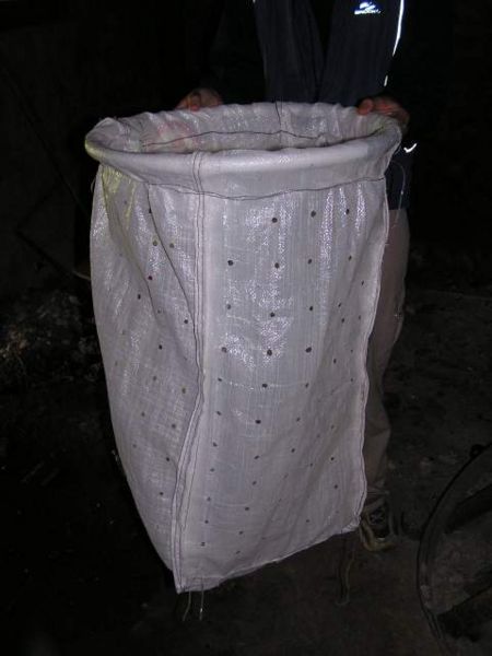 File:Armenia compositing toilet bag.jpg