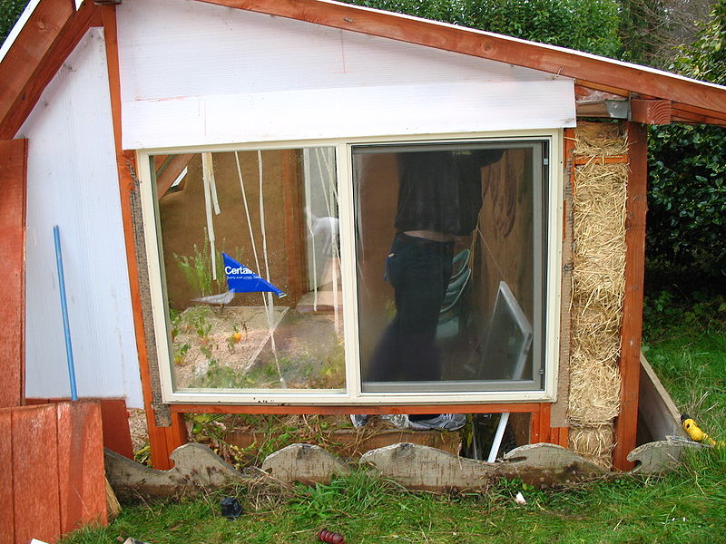File:Taking out old window-IMG 1971.jpg